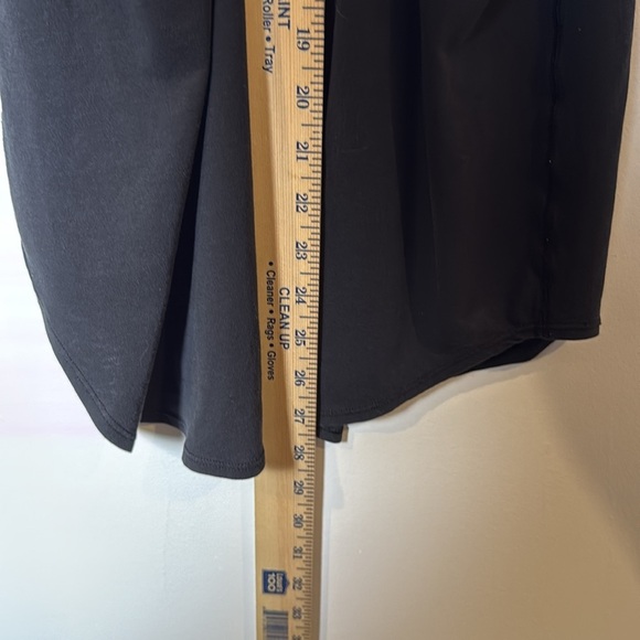 Lululemon Women’s Love Tank with a Front Pocket in Black - Picture 6 of 7